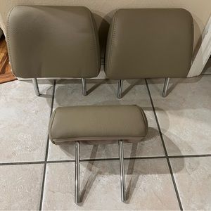 Toyota Tundra head rests